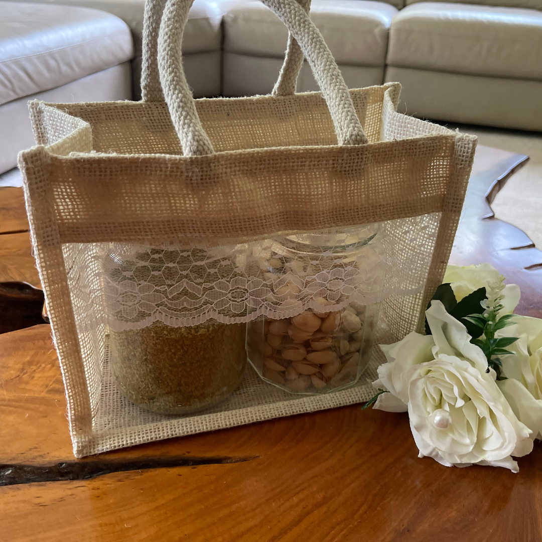 Jute bag with lace detail
